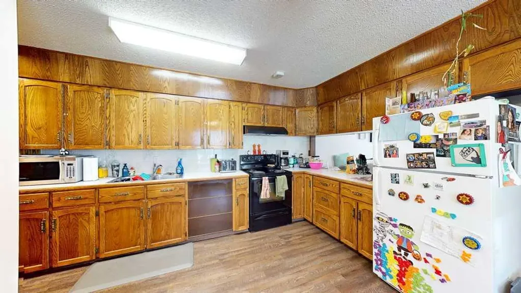 1145 & 1147 Yuill Street SE Medicine Hat AB T1A0Z4