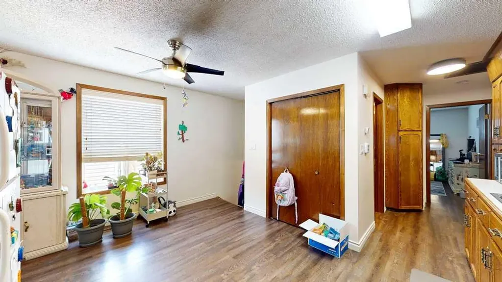 1145 & 1147 Yuill Street SE Medicine Hat AB T1A0Z4