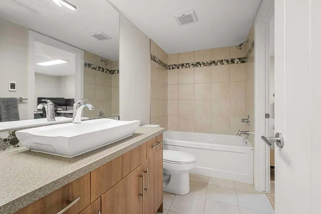 3804 Sarcee Road SW Calgary AB T3E 7W9