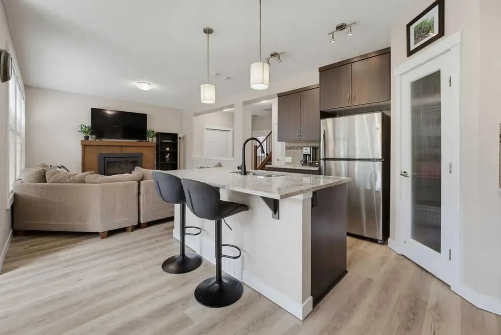 145 Sunset Manor Cochrane AB T4C 0N2