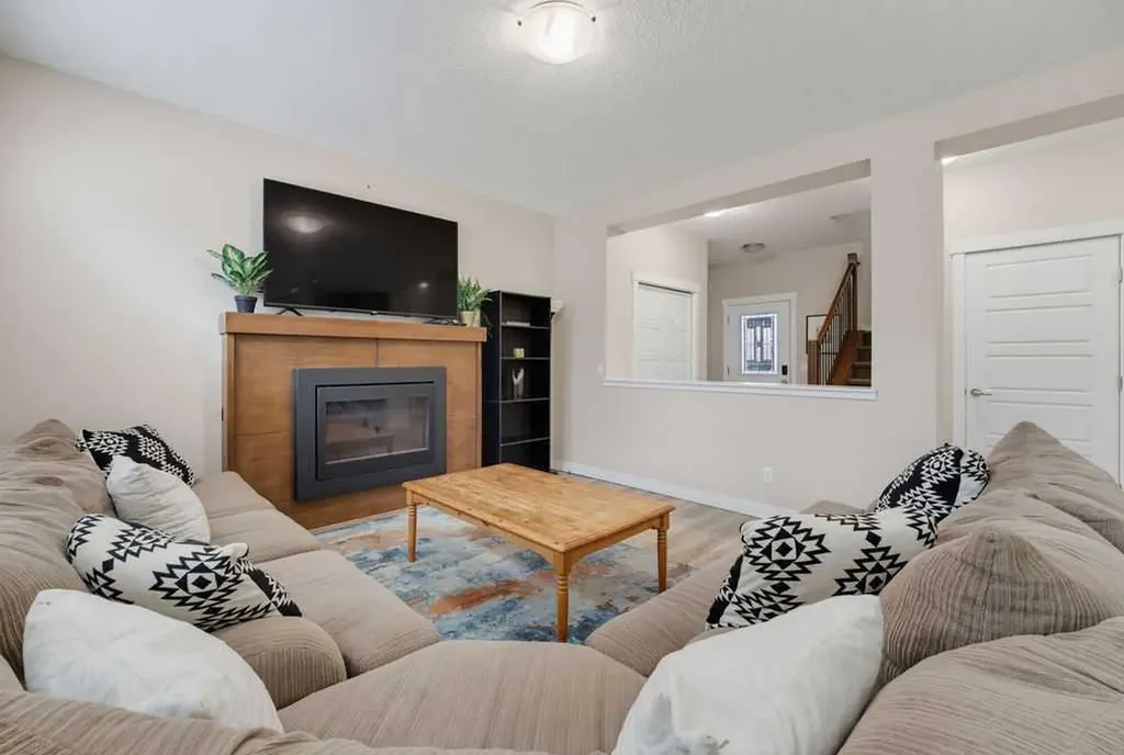 145 Sunset Manor Cochrane AB T4C 0N2