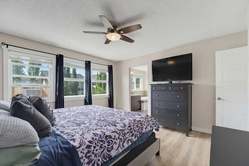 145 Sunset Manor Cochrane AB T4C 0N2