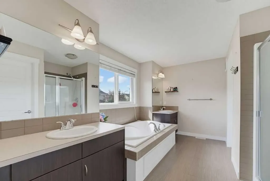 145 Sunset Manor Cochrane AB T4C 0N2