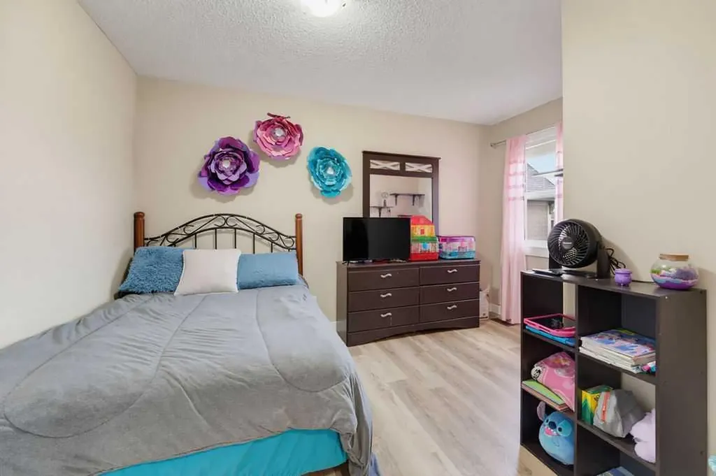 145 Sunset Manor Cochrane AB T4C 0N2