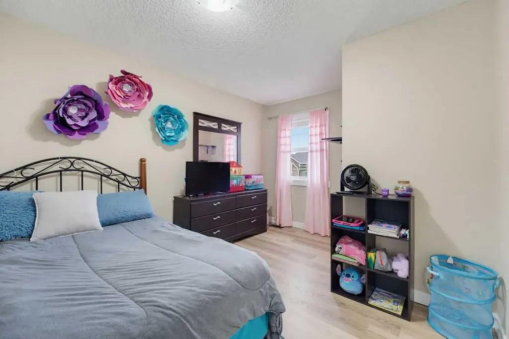 145 Sunset Manor Cochrane AB T4C 0N2