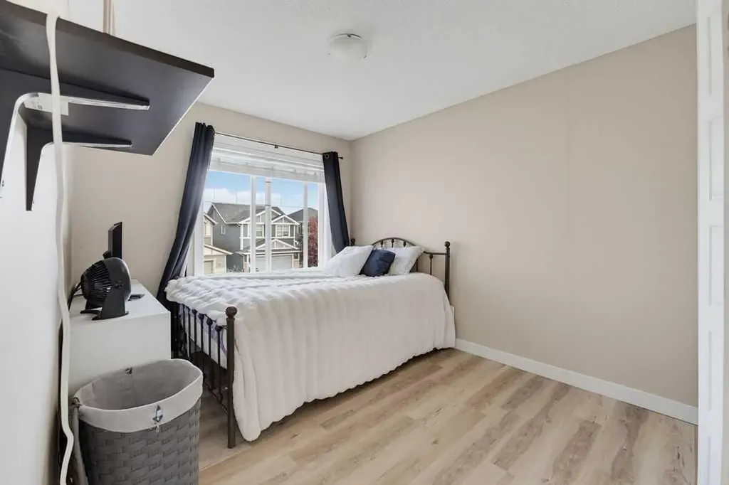 145 Sunset Manor Cochrane AB T4C 0N2