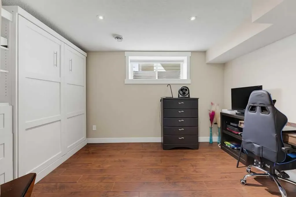 145 Sunset Manor Cochrane AB T4C 0N2