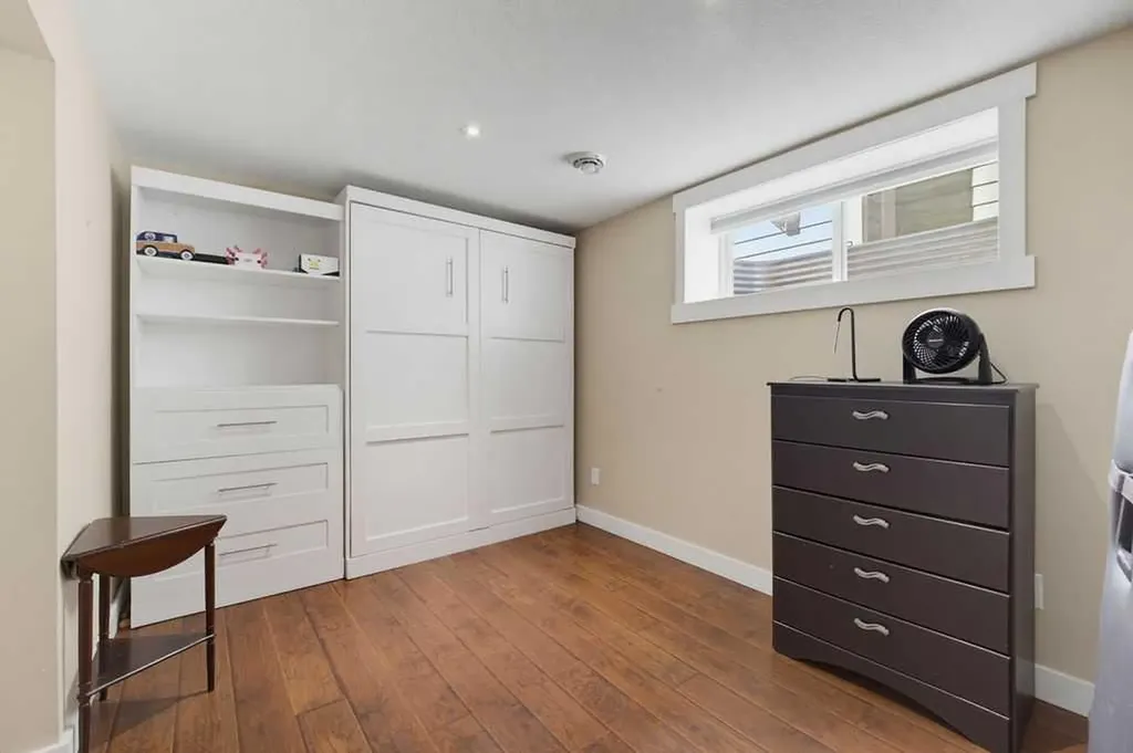 145 Sunset Manor Cochrane AB T4C 0N2