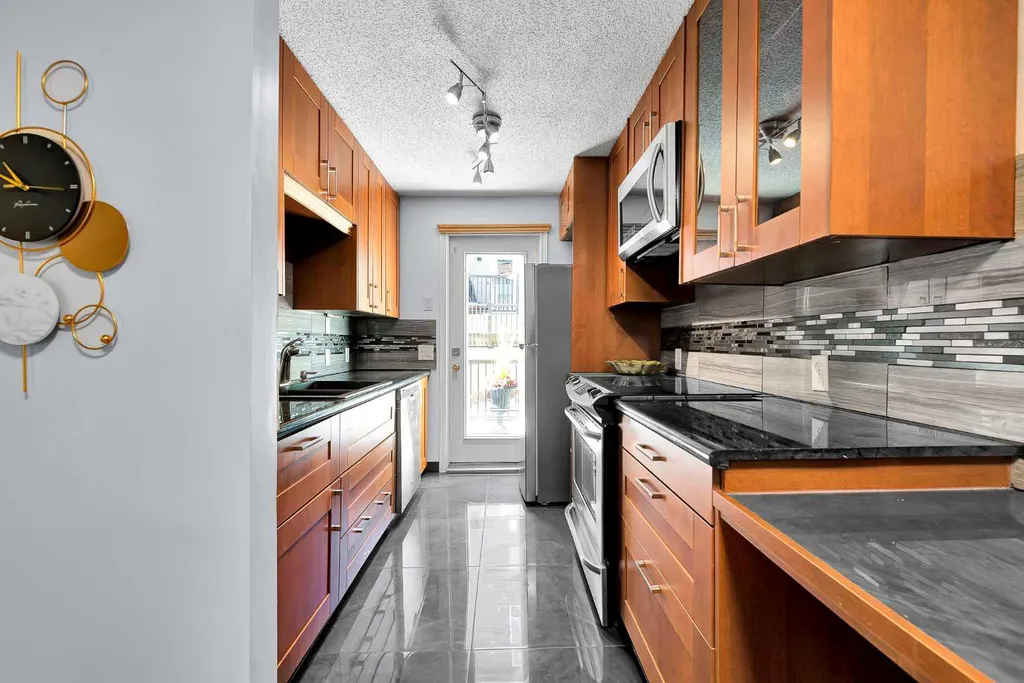 1515 23 Avenue SW Calgary AB T2T0T8