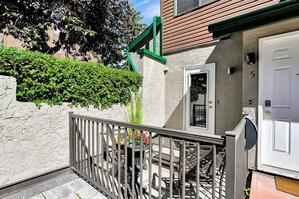 1515 23 Avenue SW Calgary AB T2T0T8