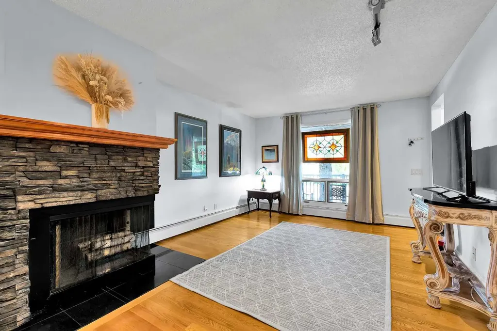 1515 23 Avenue SW Calgary AB T2T0T8