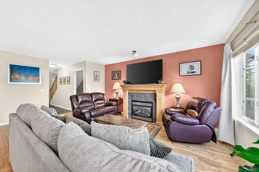 43 Rockmont Court NW Calgary AB T3G 5V8