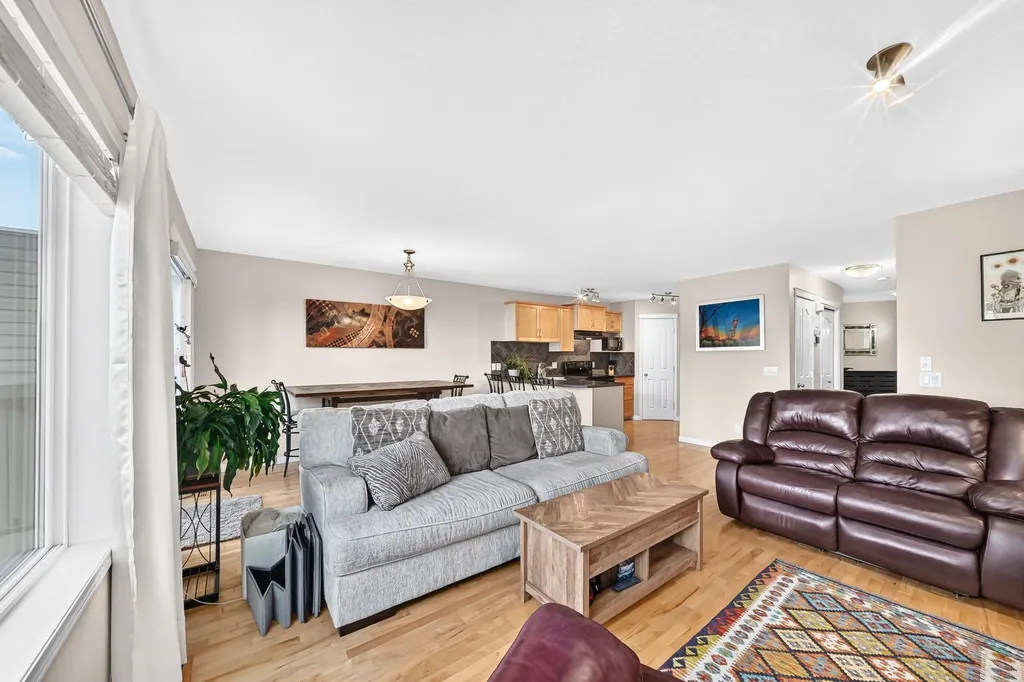 43 Rockmont Court NW Calgary AB T3G 5V8