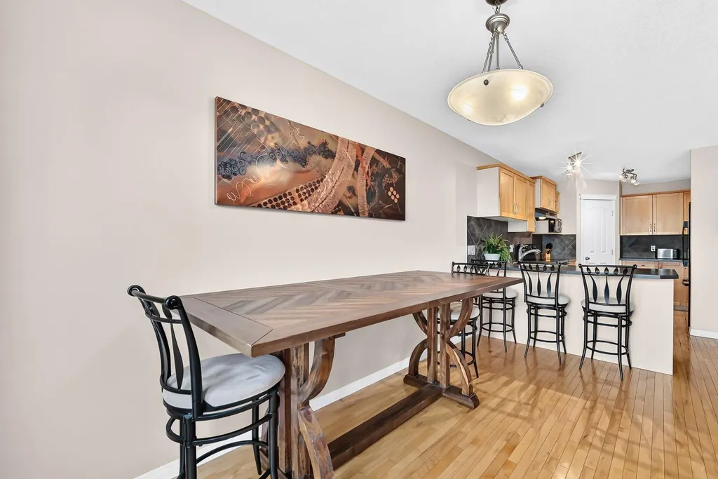 43 Rockmont Court NW Calgary AB T3G 5V8