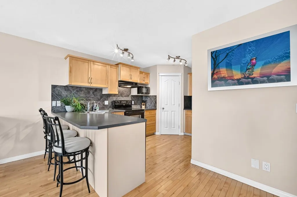 43 Rockmont Court NW Calgary AB T3G 5V8