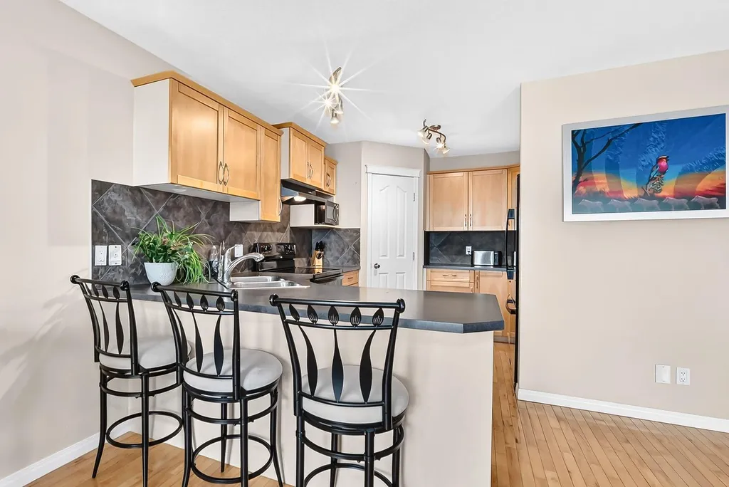 43 Rockmont Court NW Calgary AB T3G 5V8