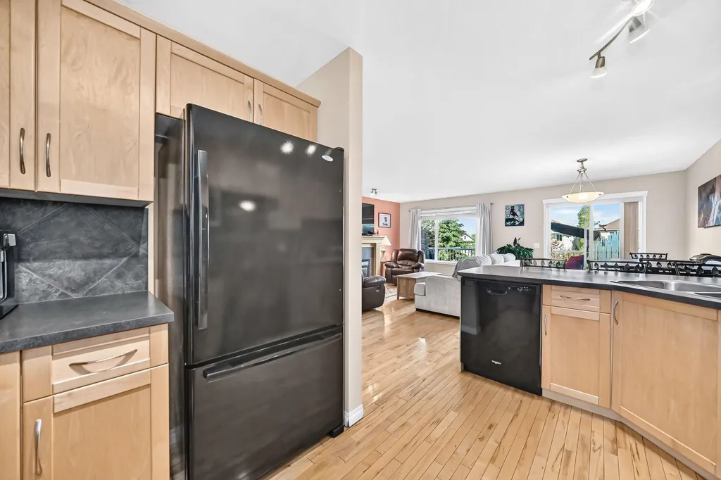 43 Rockmont Court NW Calgary AB T3G 5V8