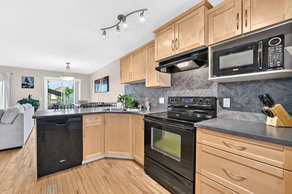 43 Rockmont Court NW Calgary AB T3G 5V8