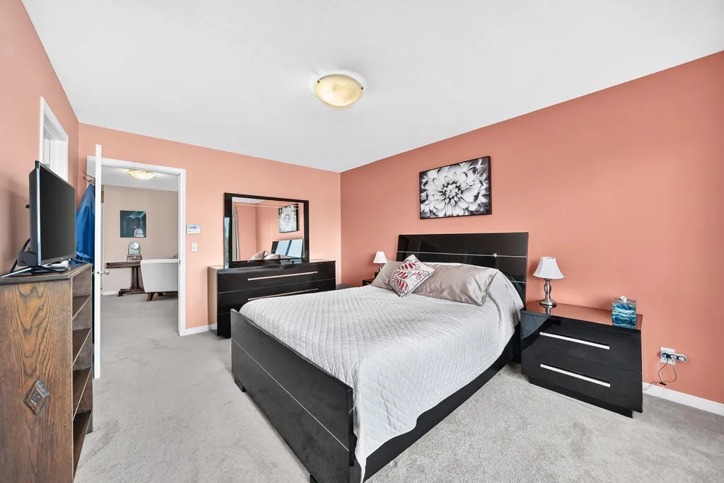 43 Rockmont Court NW Calgary AB T3G 5V8