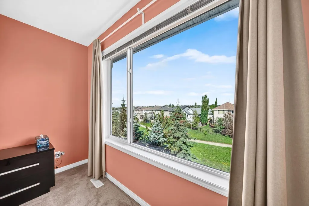 43 Rockmont Court NW Calgary AB T3G 5V8