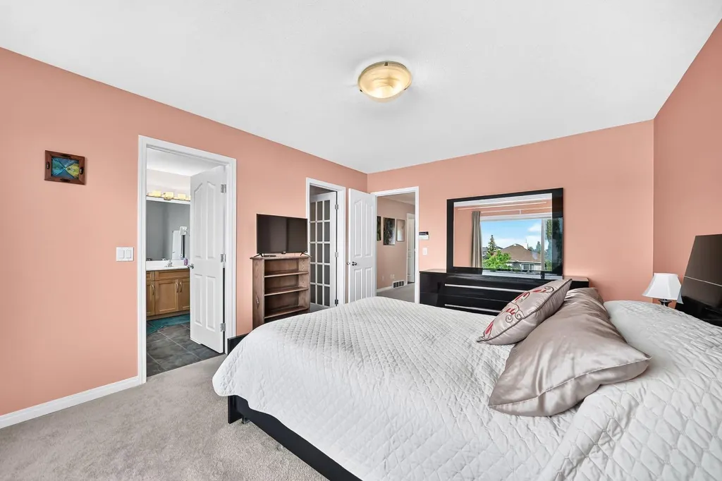 43 Rockmont Court NW Calgary AB T3G 5V8
