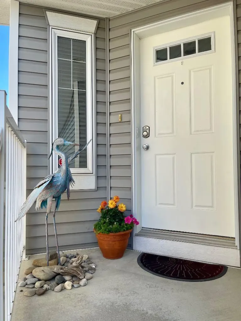 43 Rockmont Court NW Calgary AB T3G 5V8