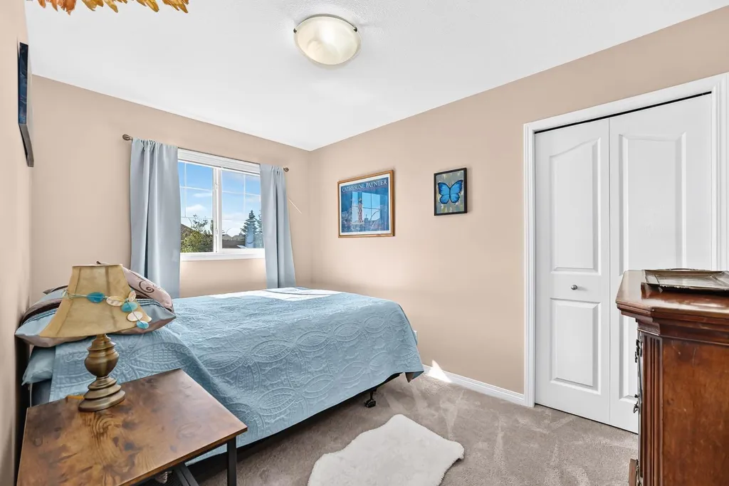 43 Rockmont Court NW Calgary AB T3G 5V8