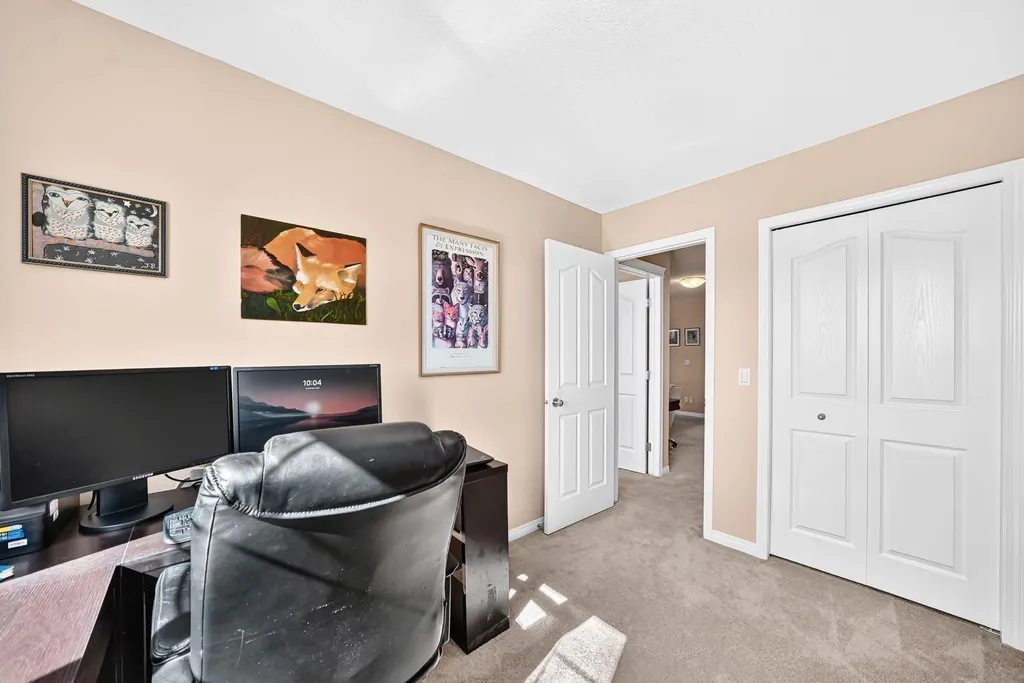 43 Rockmont Court NW Calgary AB T3G 5V8