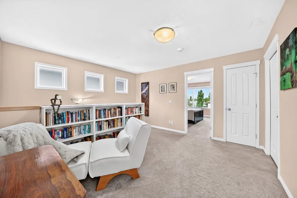 43 Rockmont Court NW Calgary AB T3G 5V8