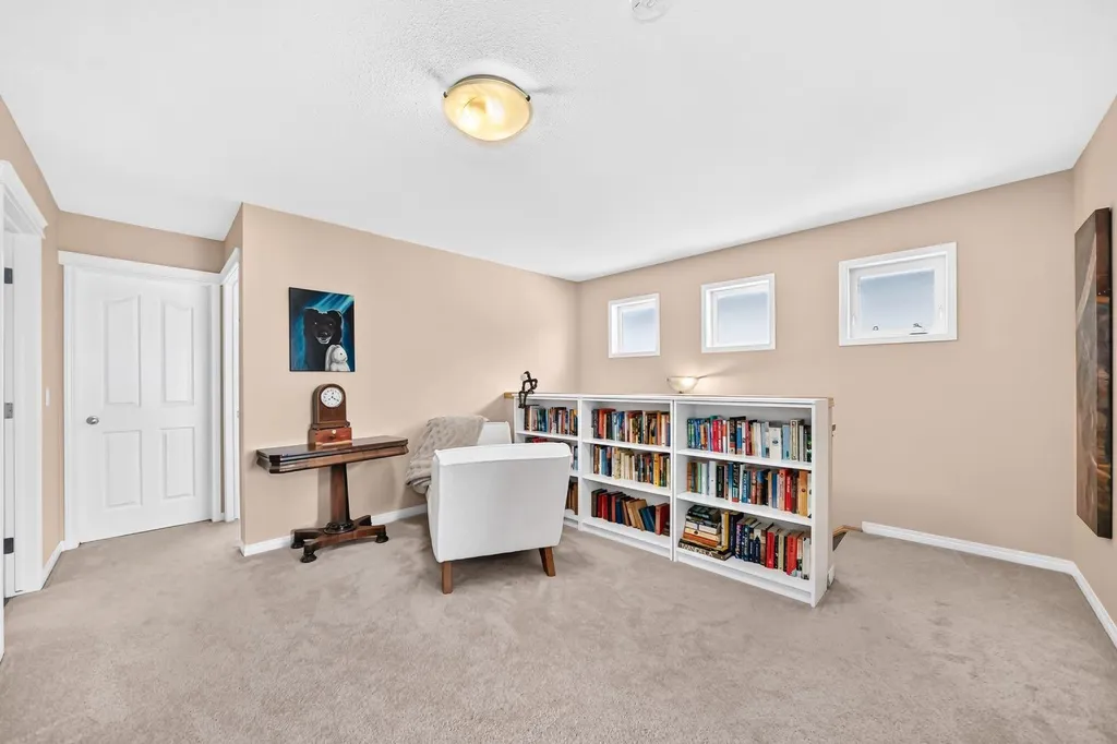 43 Rockmont Court NW Calgary AB T3G 5V8