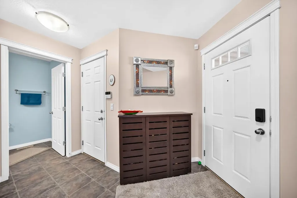 43 Rockmont Court NW Calgary AB T3G 5V8