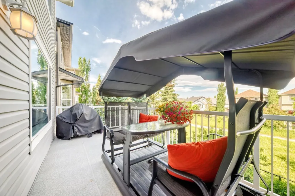 43 Rockmont Court NW Calgary AB T3G 5V8