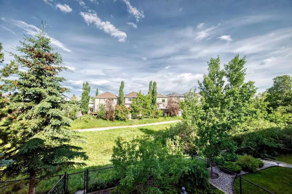 43 Rockmont Court NW Calgary AB T3G 5V8