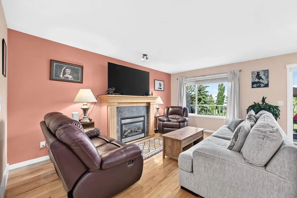 43 Rockmont Court NW Calgary AB T3G 5V8