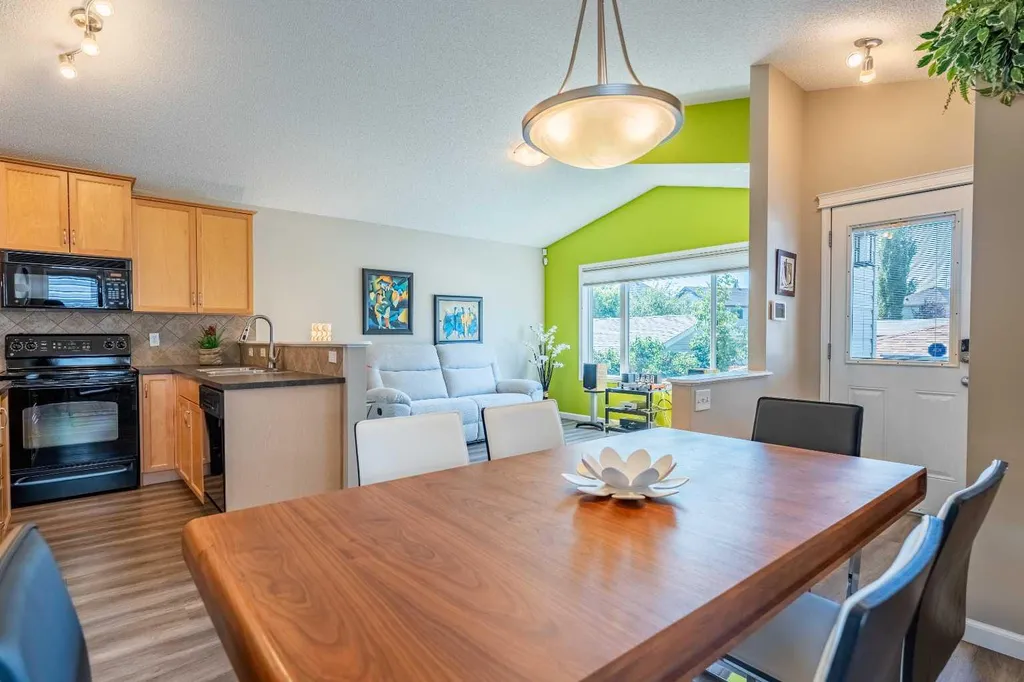 71 Copperfield Rise SE Calgary AB t2z 4v1