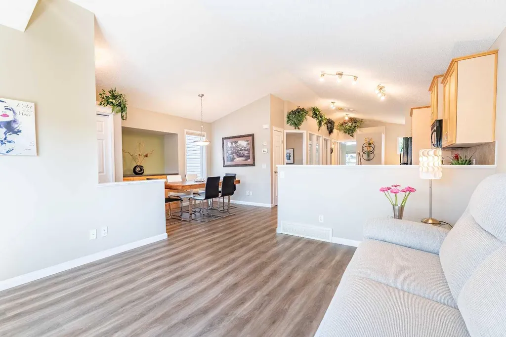 71 Copperfield Rise SE Calgary AB t2z 4v1