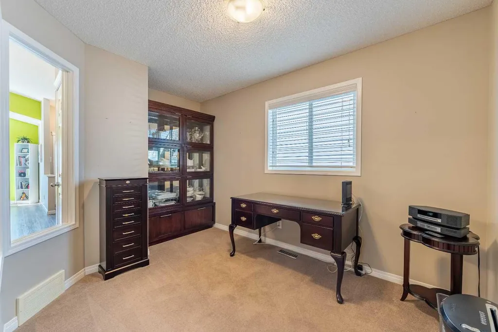 71 Copperfield Rise SE Calgary AB t2z 4v1