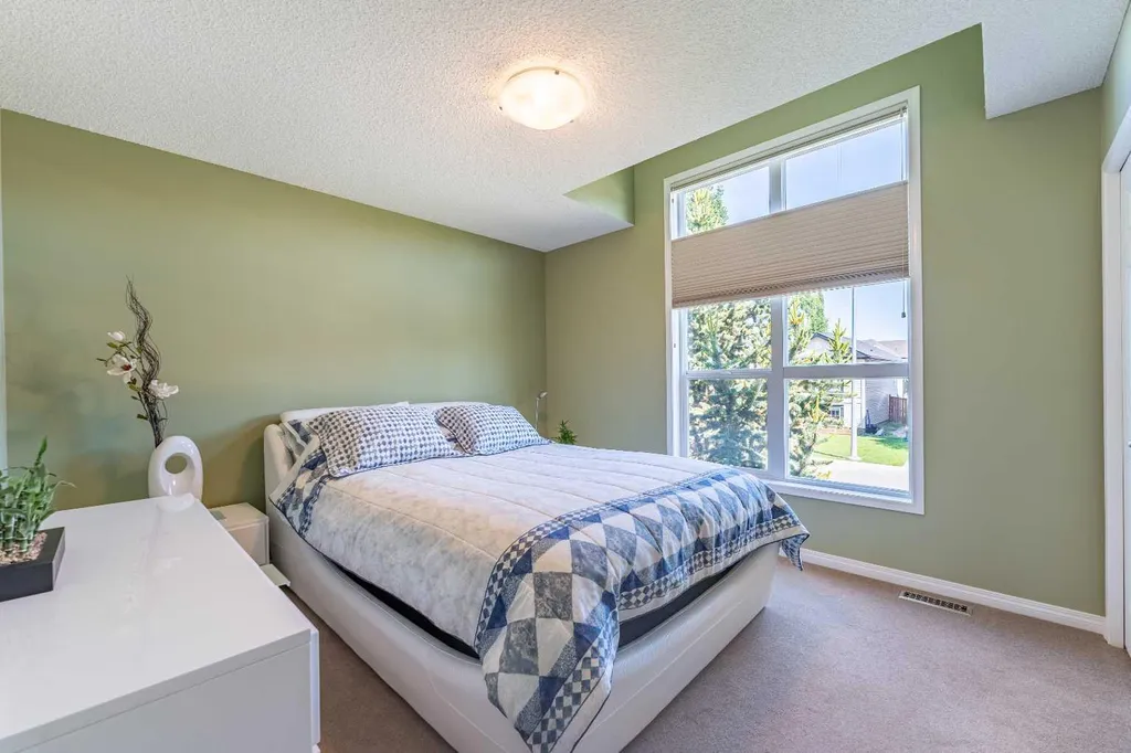 71 Copperfield Rise SE Calgary AB t2z 4v1