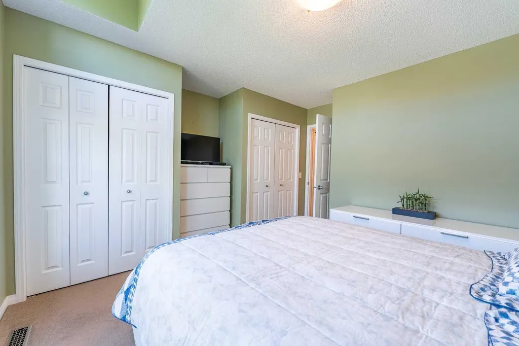 71 Copperfield Rise SE Calgary AB t2z 4v1
