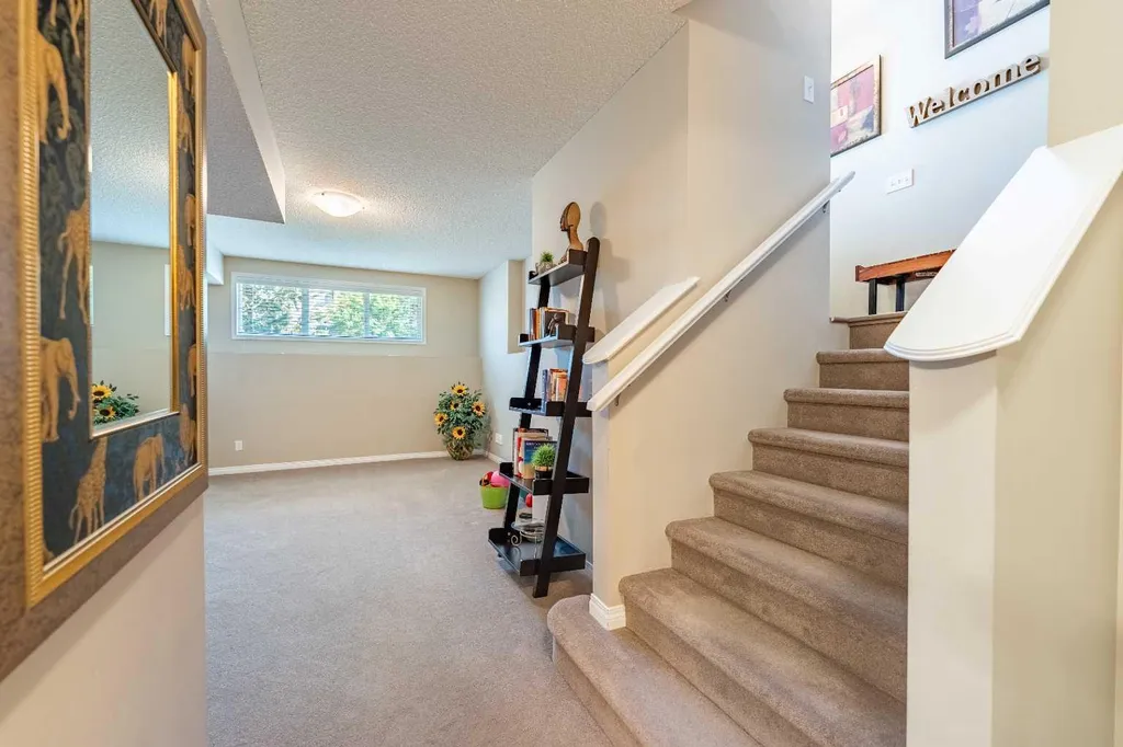 71 Copperfield Rise SE Calgary AB t2z 4v1