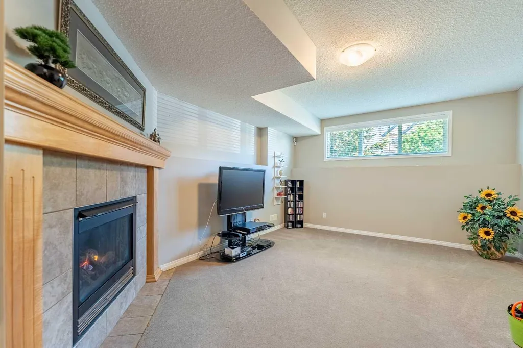 71 Copperfield Rise SE Calgary AB t2z 4v1