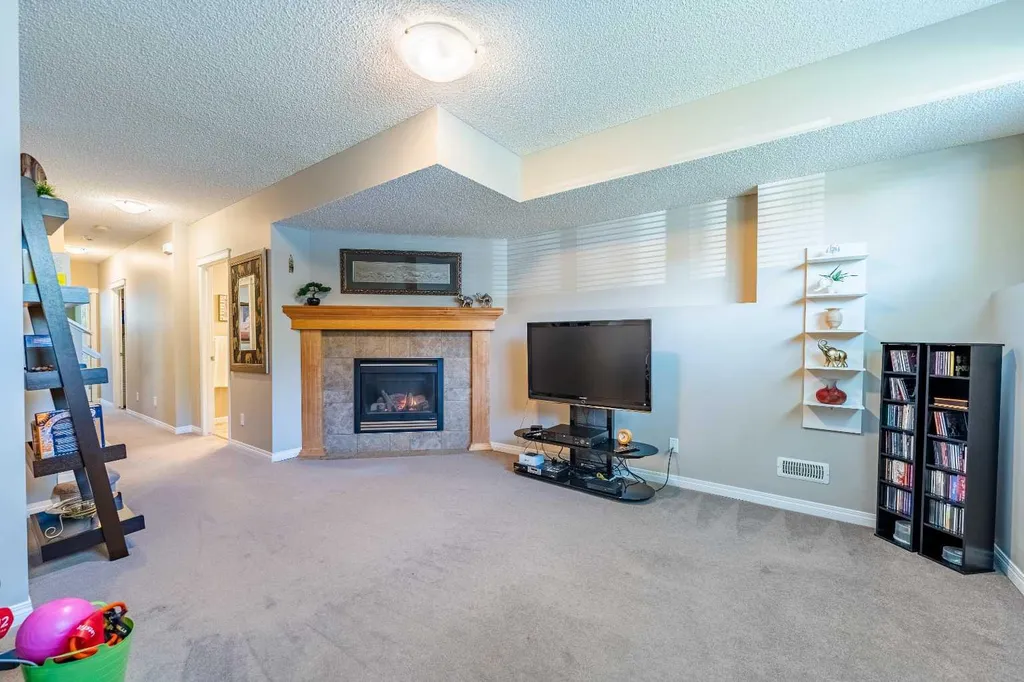 71 Copperfield Rise SE Calgary AB t2z 4v1