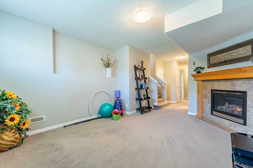 71 Copperfield Rise SE Calgary AB t2z 4v1