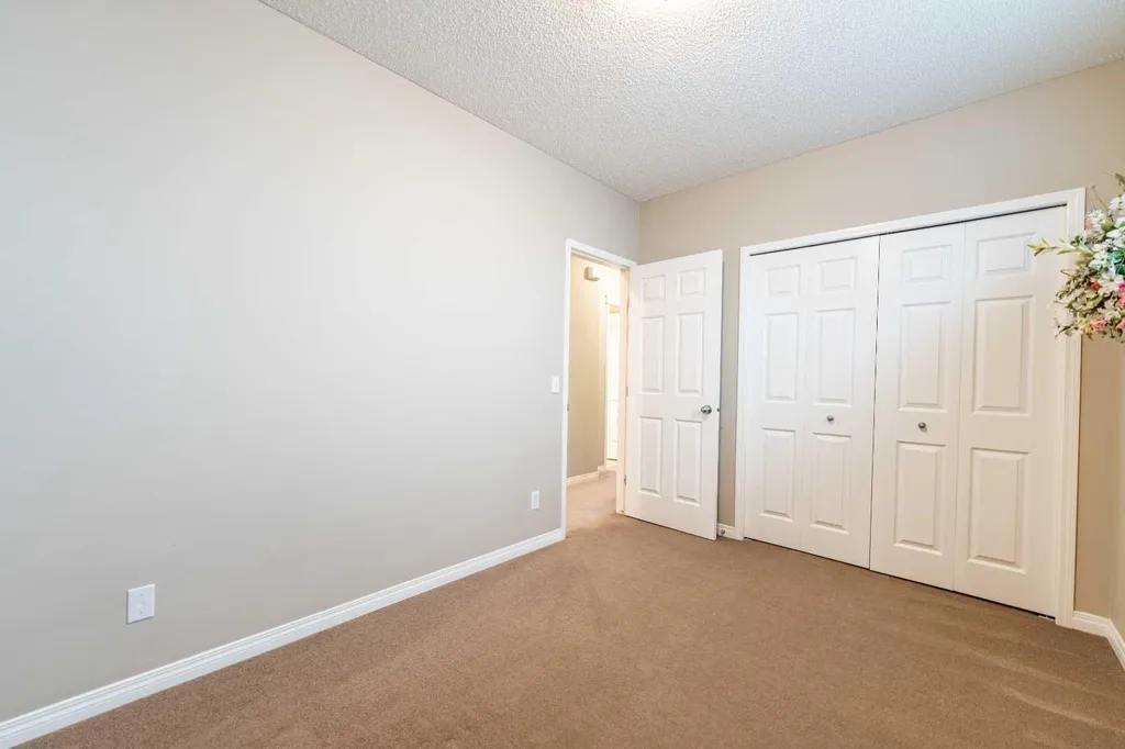 71 Copperfield Rise SE Calgary AB t2z 4v1