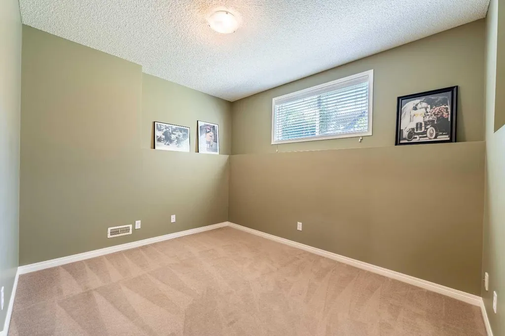 71 Copperfield Rise SE Calgary AB t2z 4v1