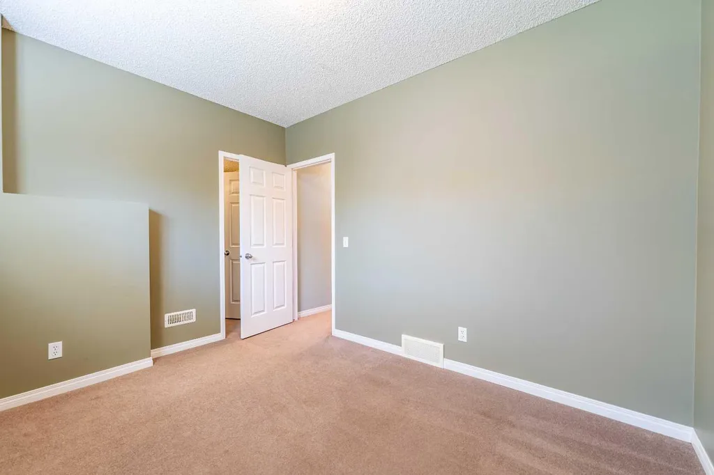 71 Copperfield Rise SE Calgary AB t2z 4v1