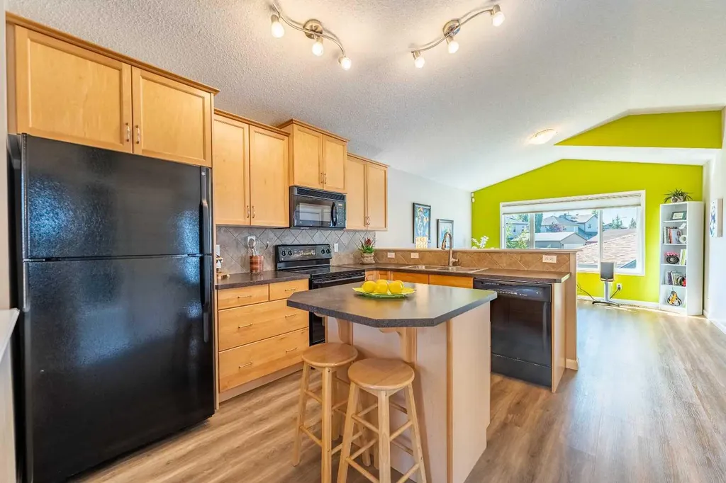 71 Copperfield Rise SE Calgary AB t2z 4v1