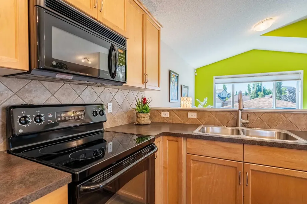71 Copperfield Rise SE Calgary AB t2z 4v1