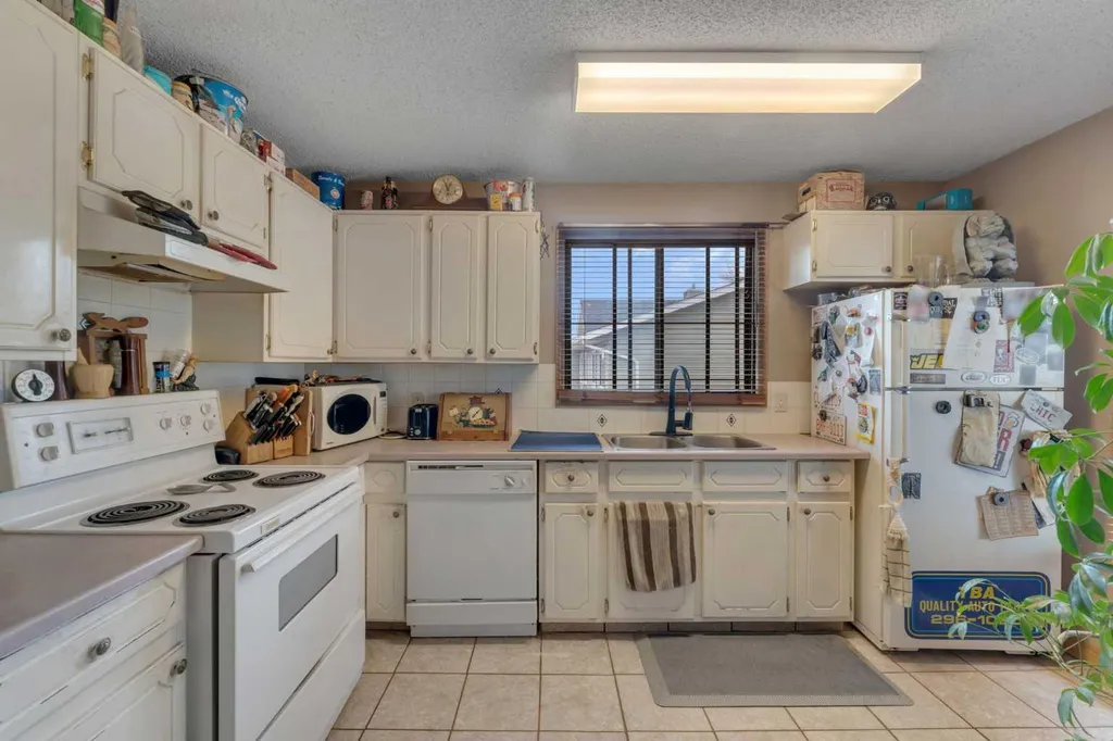 115 Deerfield Drive SE Calgary AB T2J 6T9