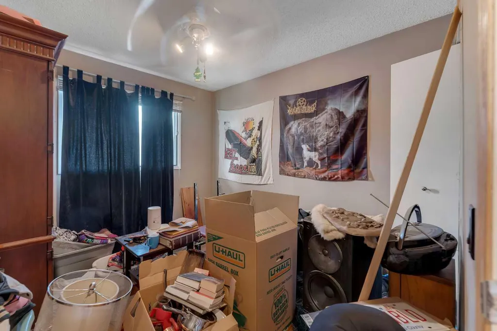 115 Deerfield Drive SE Calgary AB T2J 6T9